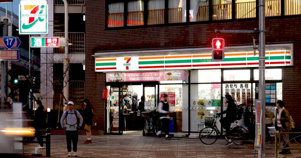 Логотипи Couche-Tard і 7-Eleven