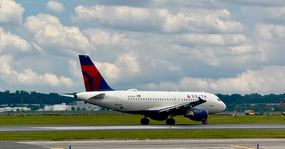 Літак Delta Air Lines під час турбулентності