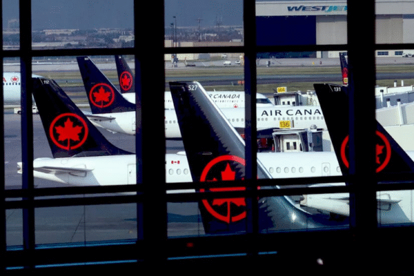 Бортпровідники Air Canada на страйку