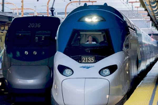 Amtrak запустила новий швидкісний потяг NextGen Acela Потяг Amtrak NextGen Acela в русі
