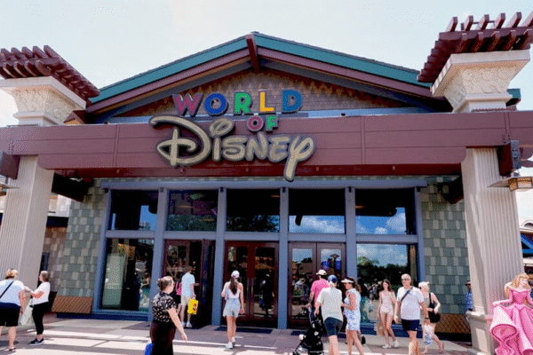 Зображення Disney та McDonald's на фоні економічних новин