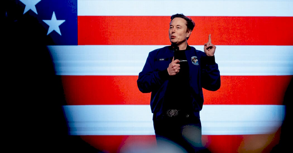 Зображення Ілона Маска з автомобілем Tesla