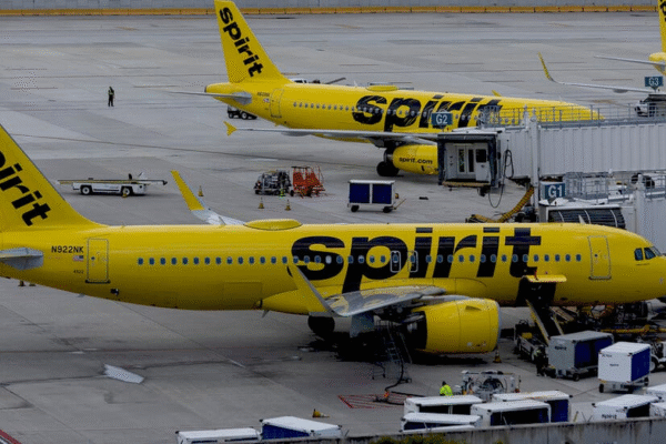 Пілот Spirit Airlines затриманий за переслідування дітей