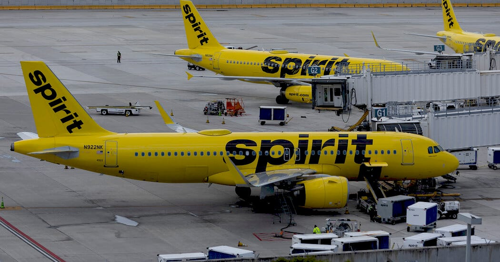 Пілот Spirit Airlines затриманий за переслідування дітей