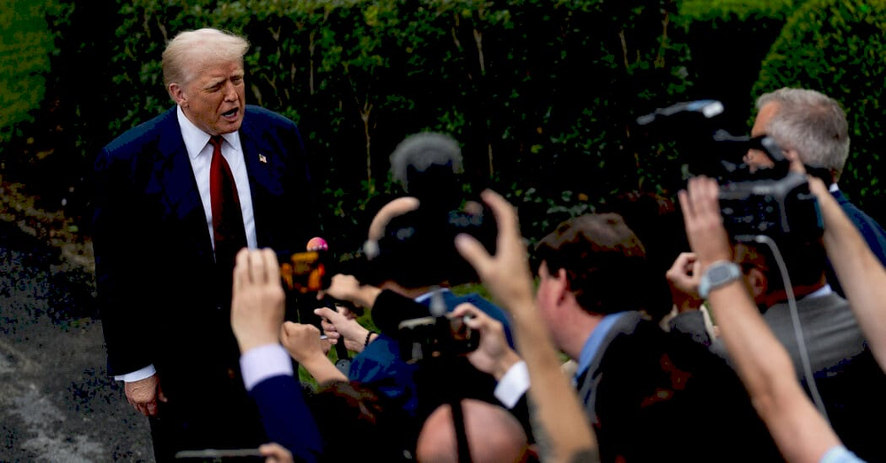 Трамп підписує указ про доступ до криптовалюти в 401(k)