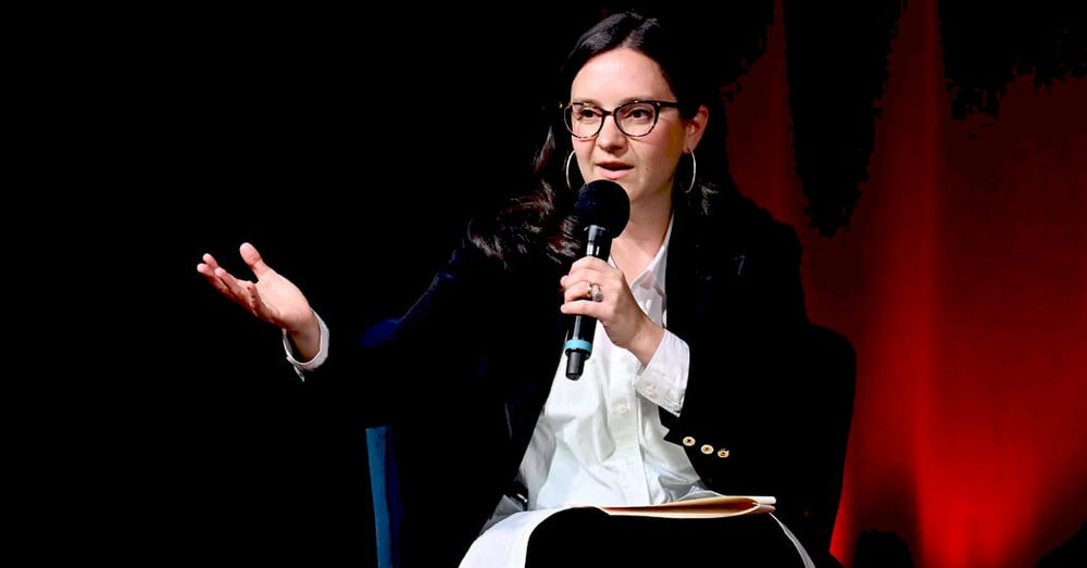 Bari Weiss на фоні CBS News