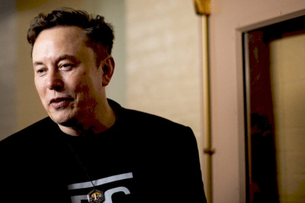 Ілон Маск інвестує в акції Tesla