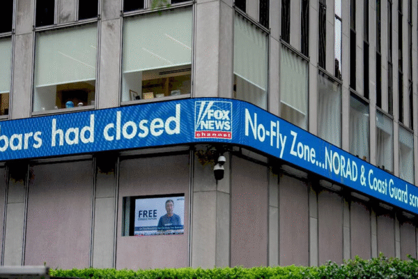 Зображення судового процесу між Newsmax і Fox News
