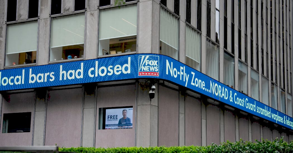 Зображення судового процесу між Newsmax і Fox News