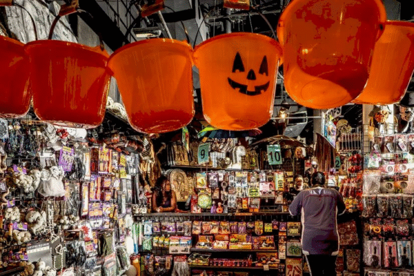 Магазин Halloween Adventure, традиції Хелловіна