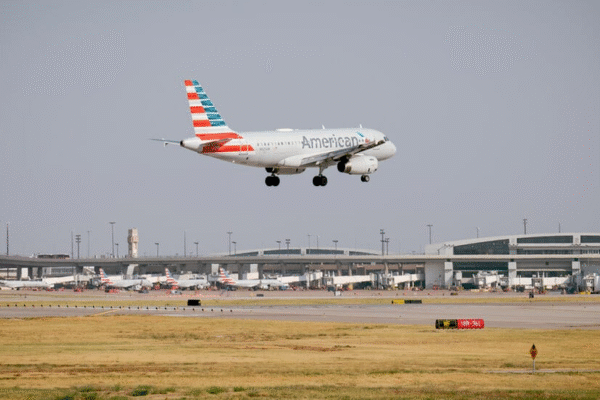Тривожний інцидент на рейсі American Airlines: літак повернувся до Омахи Літак American Airlines після приземлення