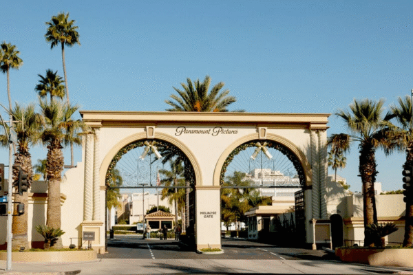 Зображення скорочення працівників у Paramount