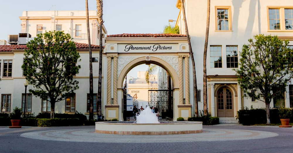 Логотипи Paramount та Warner Bros. Discovery