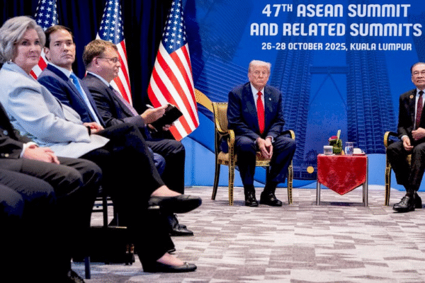 Трамп підписав угоди з Азією для стримування Китаю Президент Трамп підписує угоди з лідерами Азії