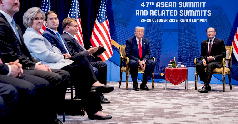 Президент Трамп підписує угоди з лідерами Азії