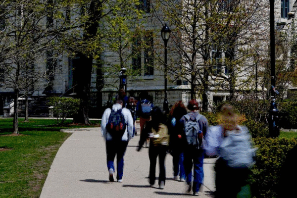 Трамп обмежує програму прощення студентських позик для держслужбовців Трамп обмежує програму прощення студентських позик для держслужбовців