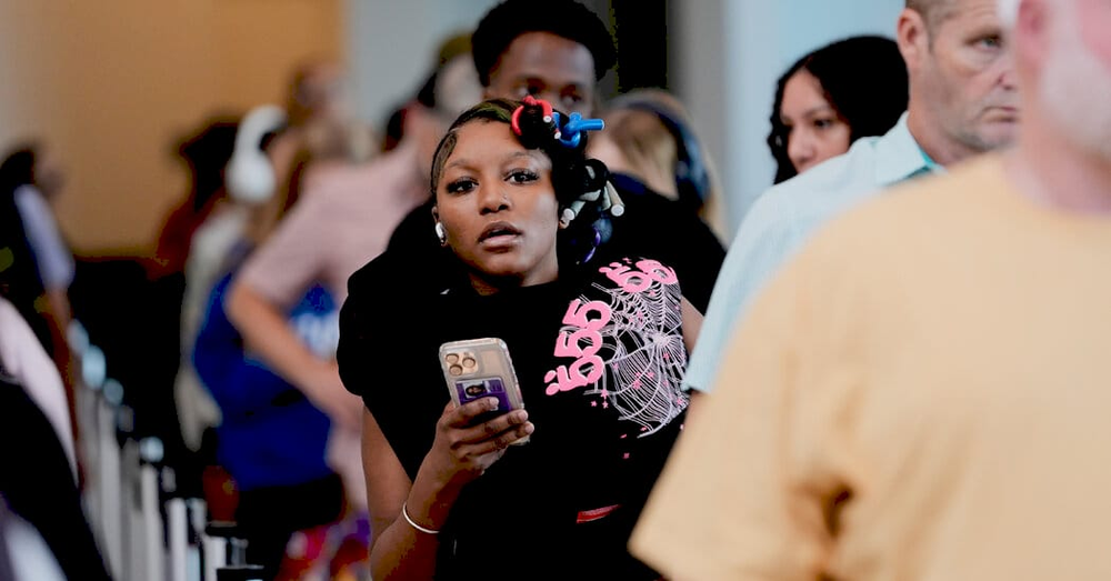 Мандрівники переосмислюють свої плани через скорочення авіарейсів