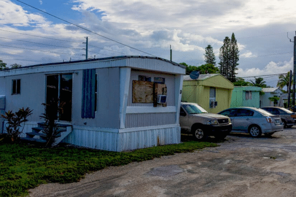 Білл Пулте під час слухань у Сенаті США
