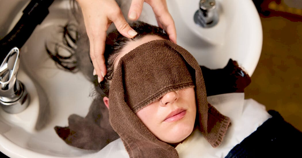 Масаж скальпа для покращення росту волосся