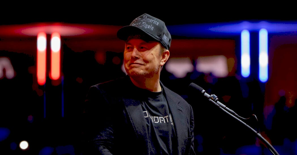 Ілон Маск на фоні Tesla