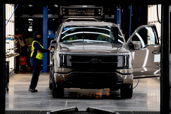 Електричний пікап Форд F-150 Lightning