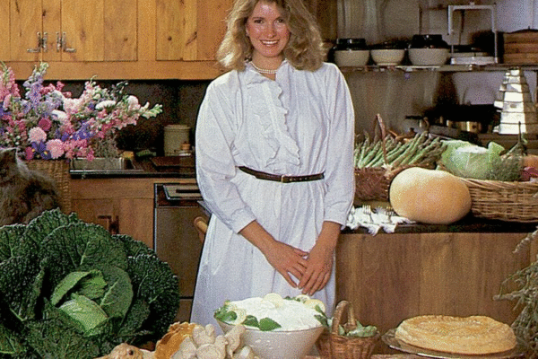 Марта Стюарт за приготуванням їжі