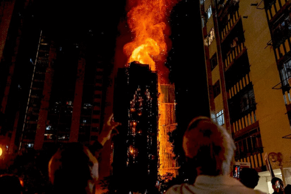 Пожежа у багатоповерхівці Гонконгу