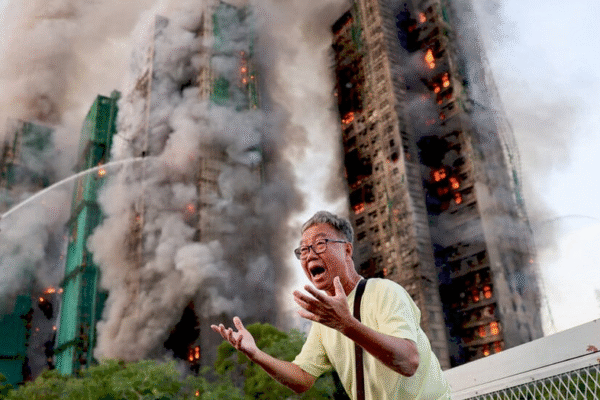 Велика пожежа в житлових будинках Гонконгу