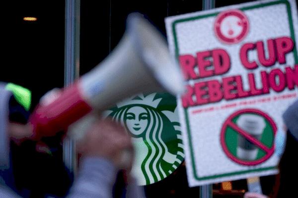 Працівники Starbucks на страйку