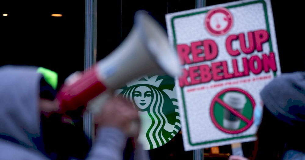 Працівники Starbucks на страйку