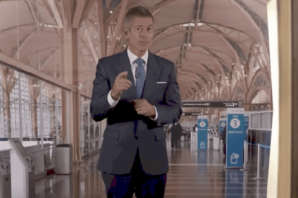 Люди в пристойному одязі під час подорожі