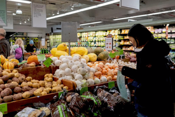 Трамп просить зупинити виплати продовольчих талонів