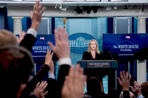 Трамп на прес-конференції з журналістами