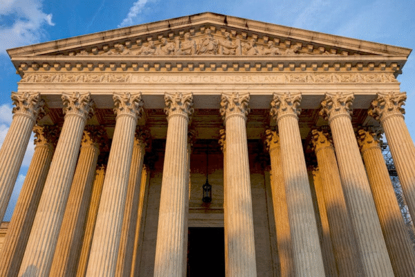 Президент Трамп захищає свої мита у Верховному Суді