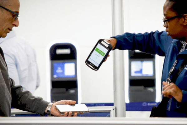 Цифровий паспорт в додатку на телефоні