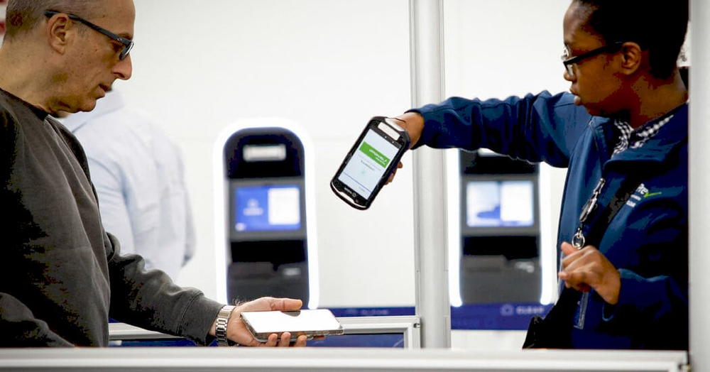 Цифровий паспорт в додатку на телефоні