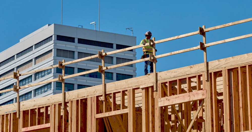 Виклики в будівництві через тарифи та імміграцію