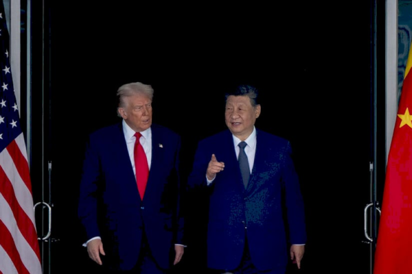 Китай здобуває вигоди від нової стратегії США Карта Китаю та США