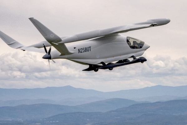 Електричні літаки Eve Air Mobility та Beta Technologies