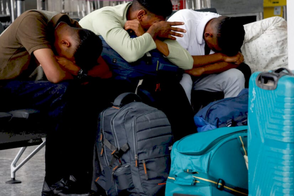 Пасажири IndiGo в аеропорту