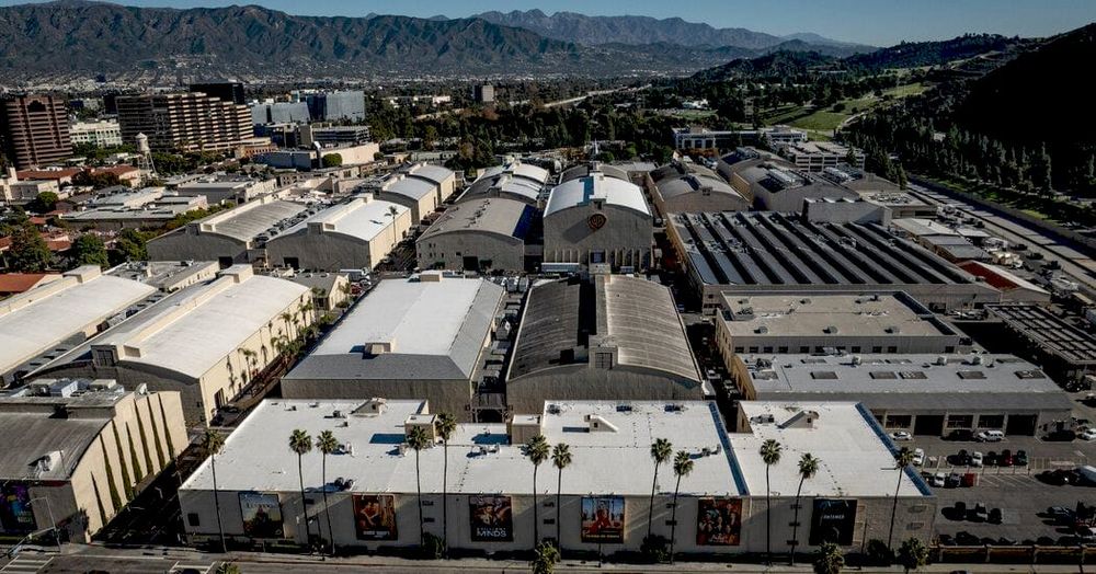 Зображення угоди Netflix та Warner Bros. Discovery