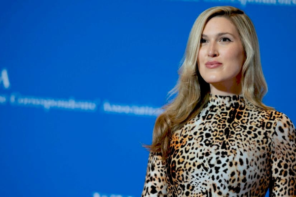 Олікія Нудзі під час роботи в Vanity Fair