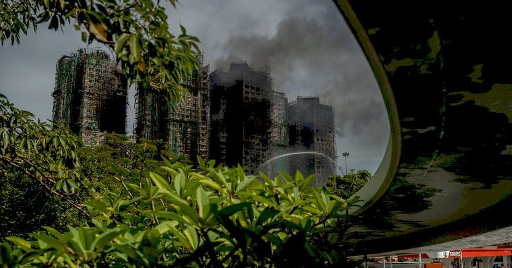 Вид на зруйнований житловий комплекс у Гонконзі