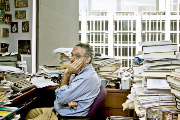 Роберт Дж. Семюельсон, колумніст з економіки