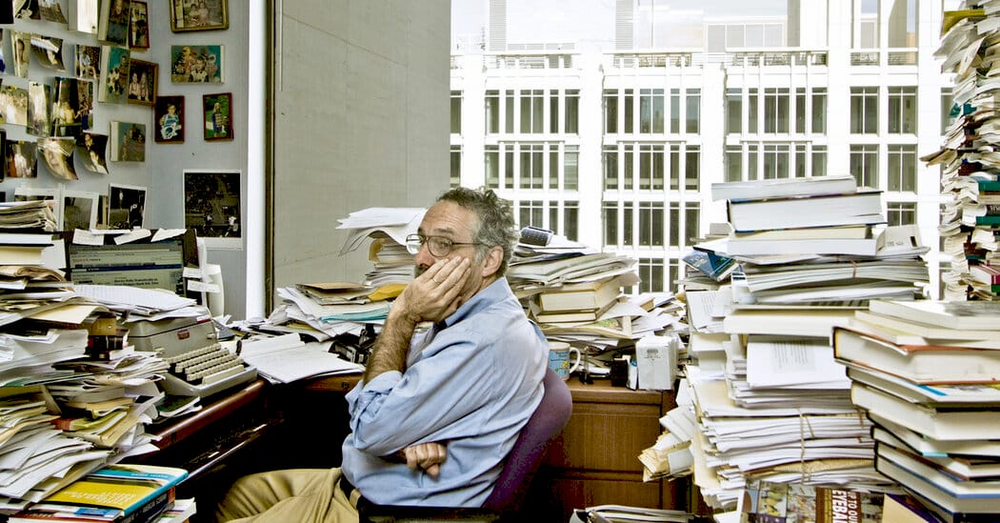 Роберт Дж. Семюельсон, колумніст з економіки