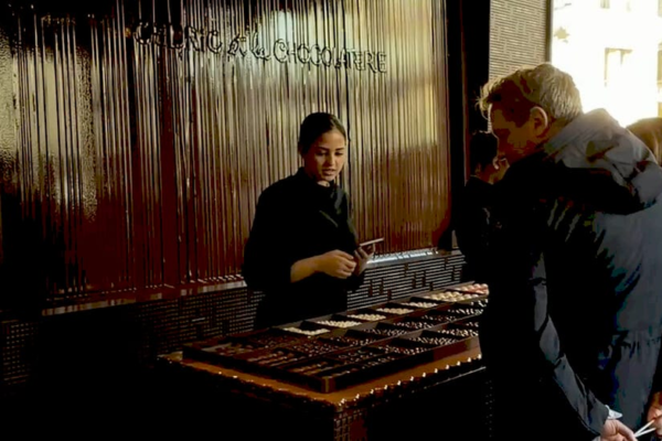 Шоколадні десерти в бутиках Парижа