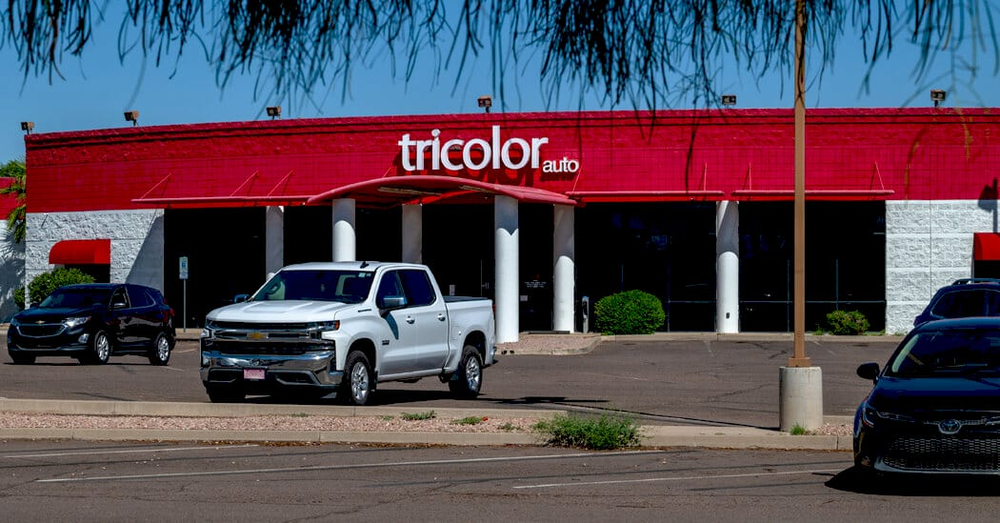 Зображення Tricolor Auto та шахрайства